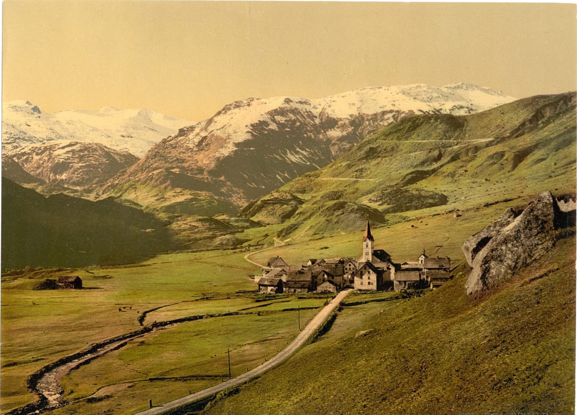 Il paese visto dalla costa di fronte